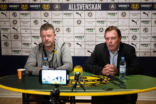 Mjällbys tränare Anders Torstensson och Sirius tränare