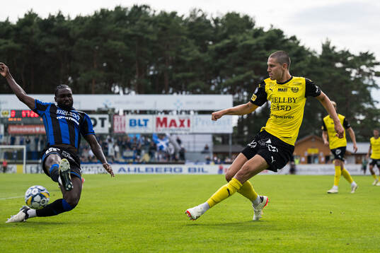 Sirius Patrick Nwadike och Mjällbys Rasmus Wikström