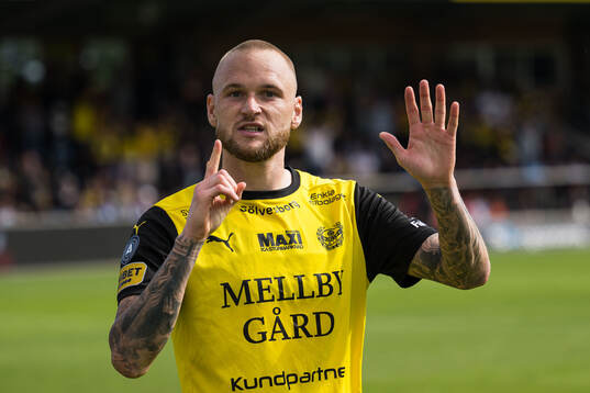 Mjällbys Adam Ståhl jublar