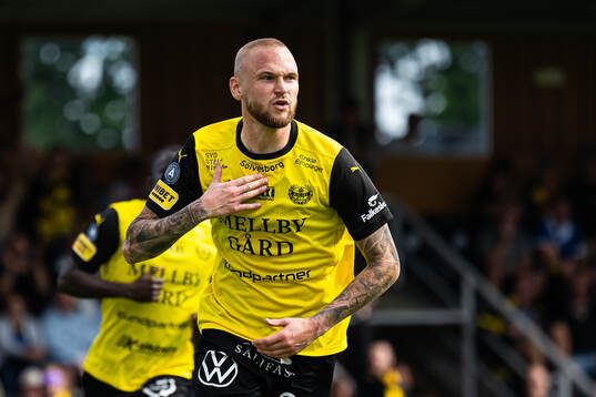 Mjällbys Adam Ståhl jublar
