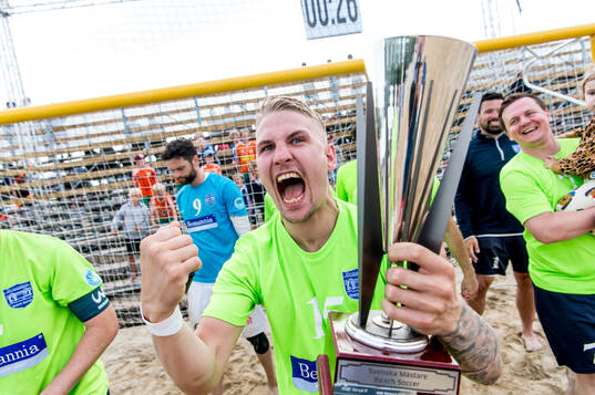 Bemannia FCs Marcus Kettler jublar