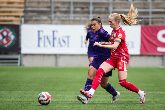 Djurgårdens Alexsandra Lobanova och KIF Örebros Minea