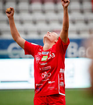 KIF Örebros Maja Bodin jublar vid slutsignalen