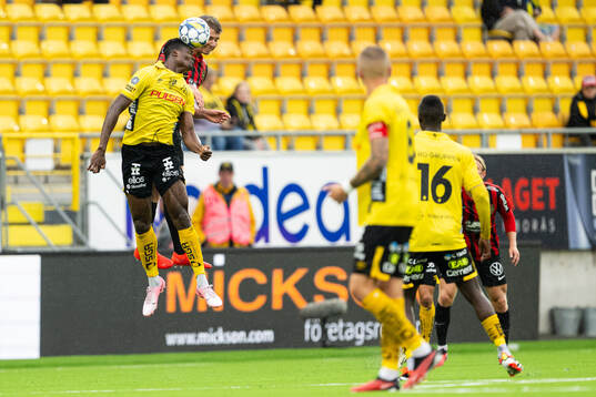 Elfsborgs Terry Yegbe och Brommapojkarnas Ludvig Fritzson