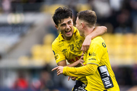 Elfsborgs Besfort Zeneli och Eggert Aron Gudmundsson jublar
