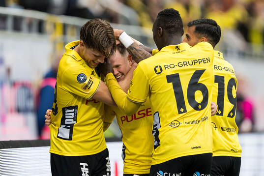 Elfsborgs Eggert Aron Gudmundsson jublar med Noah