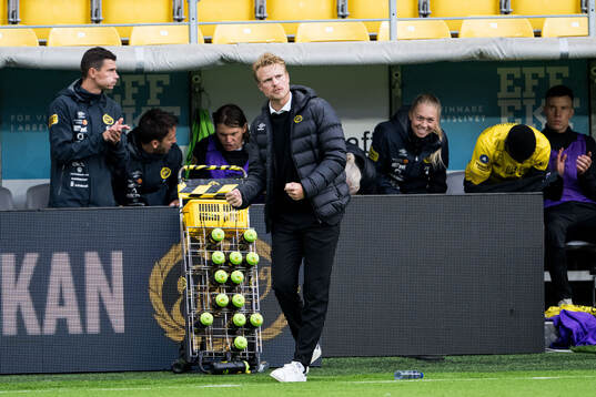 Elfsborgs manager Oscar Hiljemark jublar
