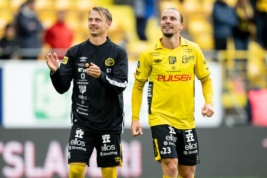 Elfsborgs Simon Hedlund och Niklas Hult jublar