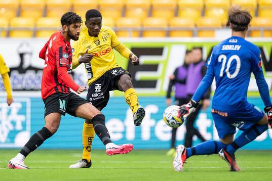 Brommapojkarnas Paya Pichkah och Elfsborgs Michael Baidoo