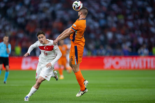 Kenan Yildiz of Turkey and Stefan De Vrij of Netherlands
