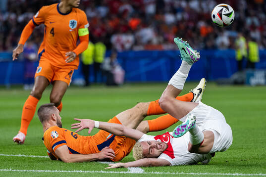 Baris Alper Yilmaz of Turkey and Stefan De Vrij of
