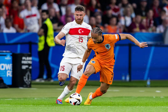 Salih Özcan of Turkey and Xavi Simons of Netherlands