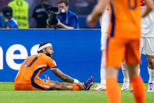 Memphis Depay of Netherlands looks dejected