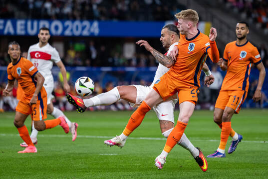Abdulkerim Bardakci of Turkey and Jerdy Schouten of