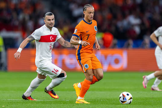 Xavi Simons of Netherlands and Abdulkerim Bardakci of Turkey