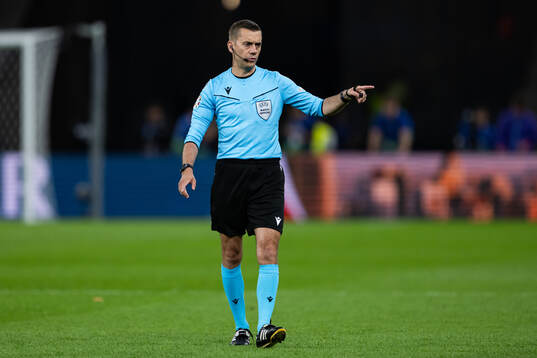 Referee Clement Turpin