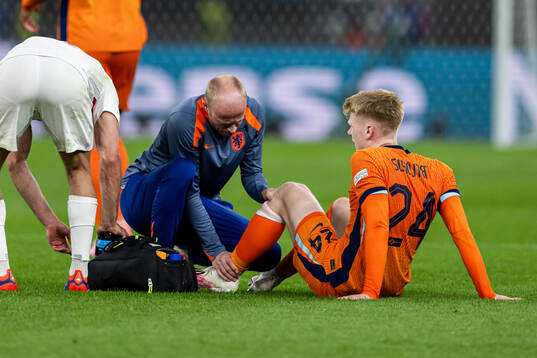 Jerdy Schouten of Netherlands receives care