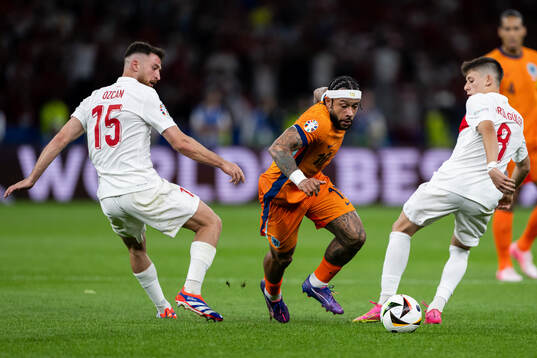 Memphis Depay of Netherlands and Salih Özcan and Arda