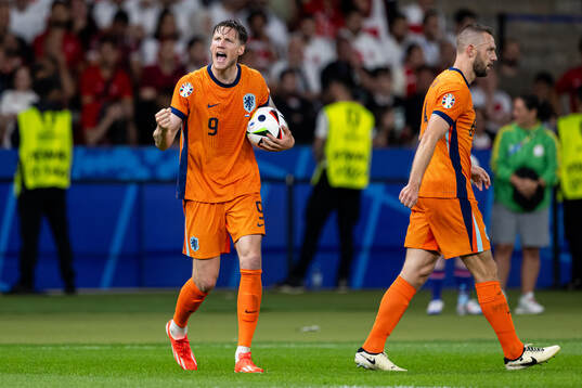 Wout Weghorst of Netherlands celebrate