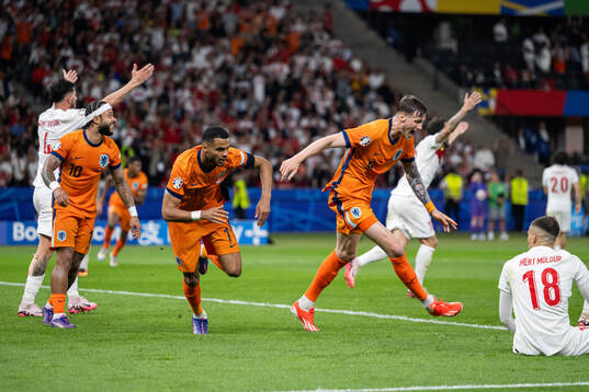 Memphis Depay, Cody Gakpo and Wout Weghorst celebrate