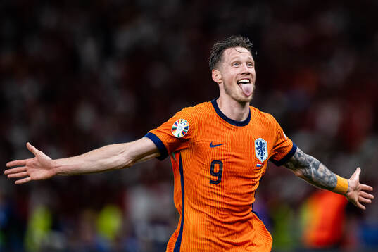 Wout Weghorst of Netherlands celebrates
