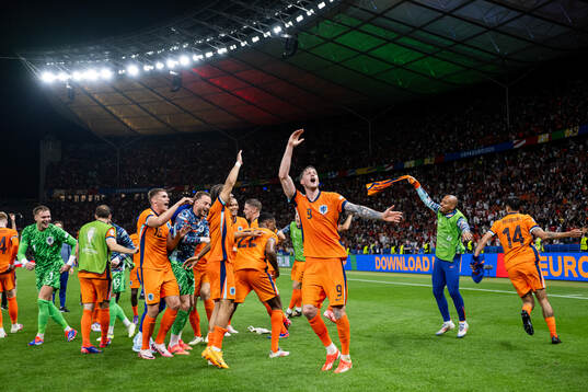 Wout Weghorst of Netherlands celebrate