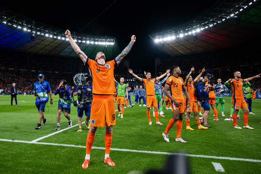 Wout Weghorst of Netherlands celebrates