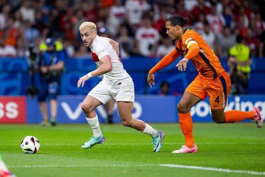 Baris Alper Yilmaz of Turkey and Virgil van Dijk of