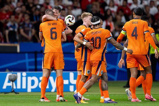 Stefan De Vrij and Wout Weghorst of Netherlands celebrate