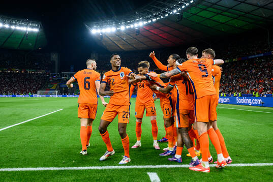 Denzel Dumfries of Netherlands celebrates