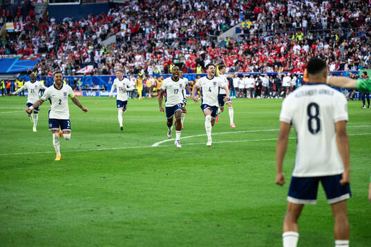 Kyle Walker, Ivan Toney and Declan Rice of England celebrate