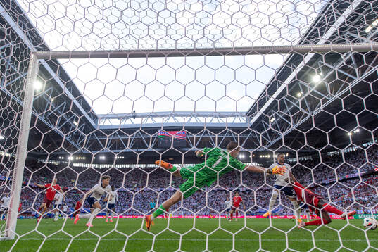 Goalkeeper Jordan Pickford and Kyle Walker see Breel Embolo
