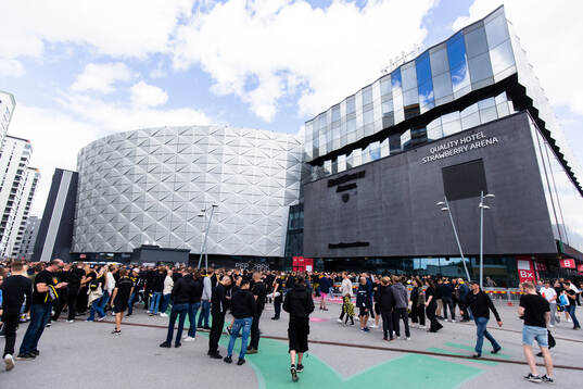 Supportar utanför Friends Arena