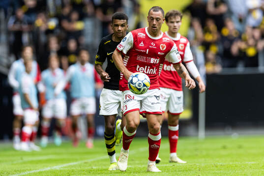 AIKs Rui Manuel Muati Modesto och Kalmars Alexander Gersbach
