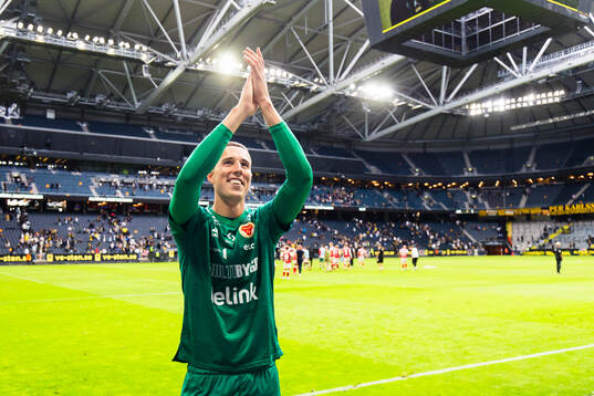 Kalmars målvakt Samuel Brolin tackar supportarna