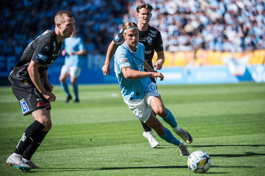 Halmstads Gisli Eyjolfsson och Malmö FFs Erik Botheim