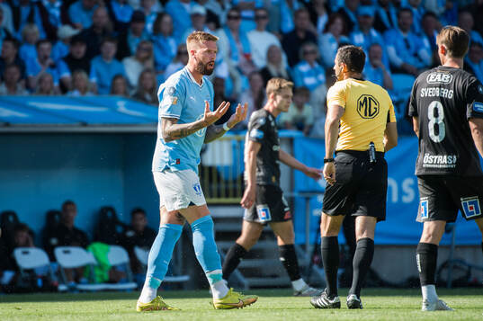 Malmö FFs Pontus Jansson reagerar
