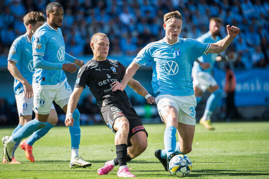 Halmstads Birnir Ingason och Malmö FFs Nils Zätterström