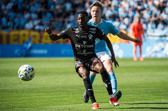 Halmstads Blair Sebastian Turgott och Malmö FFs Nils