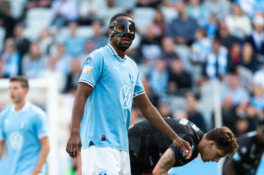 Malmö FFs Isaac Kiese Thelin deppar