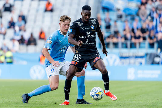 Malmö FFs Nils Zätterström och Halmstads Blair Sebastian