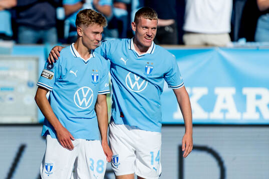 Malmö FFs Hugo Bolin och Sebastian Jörgensen jublar