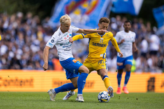 Värnamos Victor Larsson och IFK Göteborgs Arbnor Mucolli