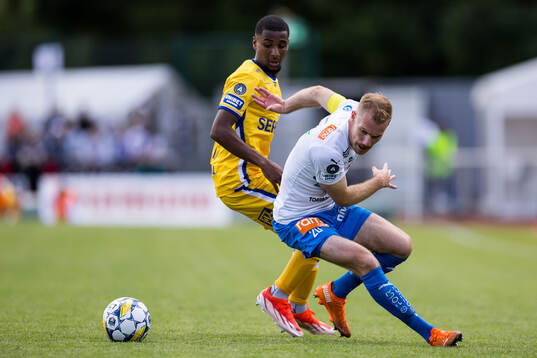 IFK Göteborgs Paulos Abraham och Värnamos Freddy Winsth