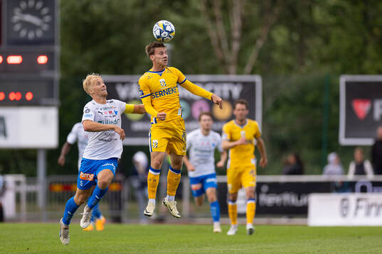 Värnamos Victor Larsson och IFK Göteborgs Lucas Kåhed