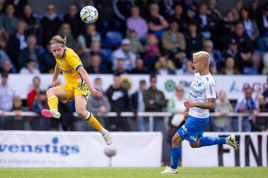 IFK Göteborgs Oscar Pettersson och Värnamos Viktor Bergh