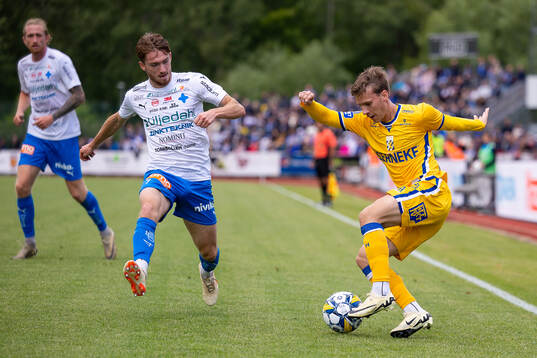 Värnamos Carl Johansson och IFK Göteborgs Lucas Kåhed