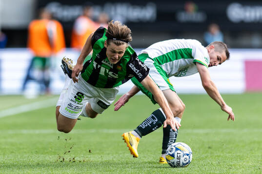 GAIS Axel Henriksson och Hammarbys Oscar Johansson Schellhas