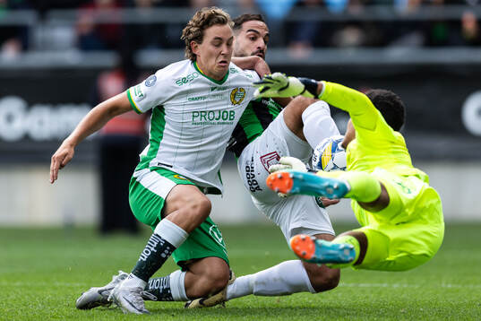 GAIS Mervan Celik mot Hammarbys Hampus Skoglund och