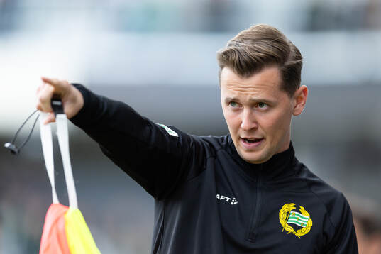 Hammarbys assisterande tränare Douglas Jakobsson innan